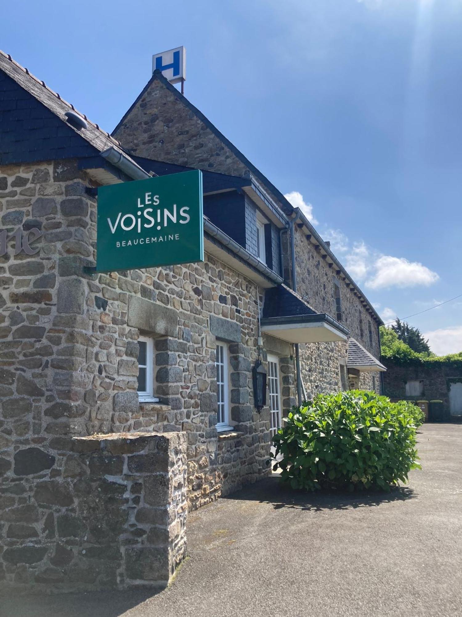 Les Voisins Beaucemaine Hotel