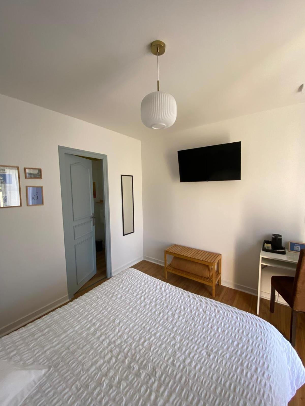 Le Relais De Beaucemaine Hotel
